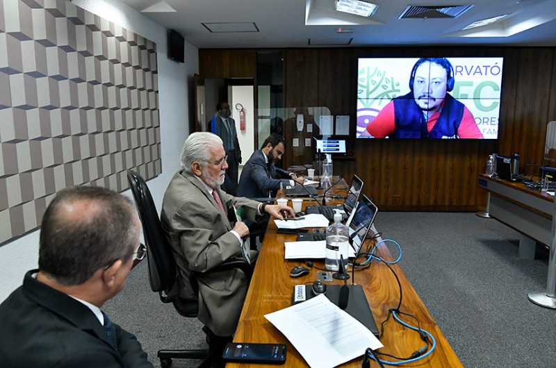 Presidente da CMA e relator da proposta, Jaques Wagner (ao centro) abriu a audiência pública - Geraldo Magela/Agência Senado