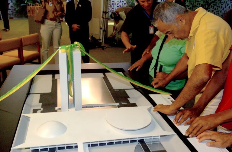 Inclusão da pessoa com deficiência é política permanente da Câmara; acima maquete tátil - (Foto: J.Batista)