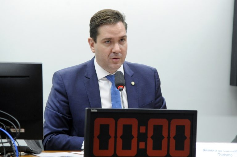 Eduardo Bismarck, relator, considera urgente ampliar consciência ambiental dos brasileiros - (Foto: Gustavo Sales/Câmara dos Deputados)