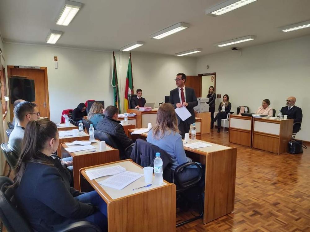 Mulher é condenada a mais de 13 anos de prisão pela morte do ex-companheiro