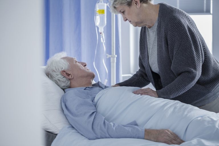 Aumento de preços deve afetar mais os idosos, que já pagam os valores mais altos - (Foto: Depositphotos)