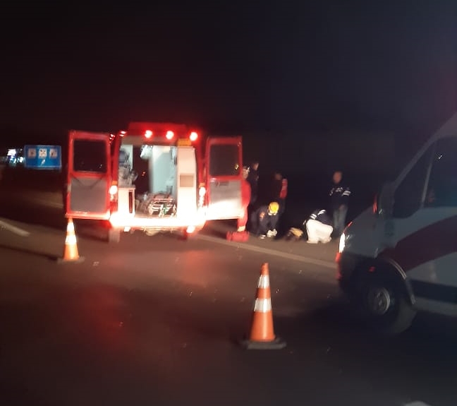 Mulher briga com o companheiro, sai correndo e morre atropelada em rodovia