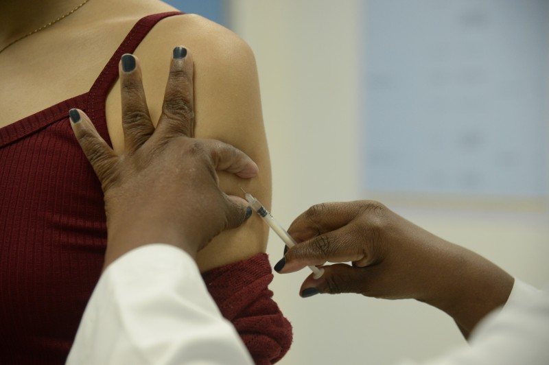 Distrito Federal retoma vacinação em escolas
