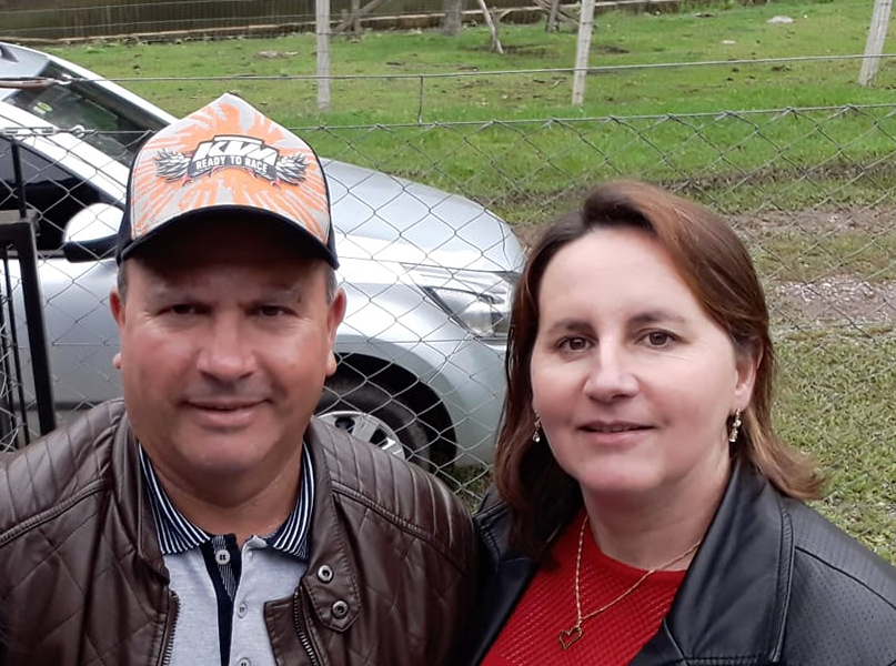 Corpos de Ari e Marivane de Oliveira tinham marcas de disparos de arma de fogo - Foto: Reprodução/Facebook