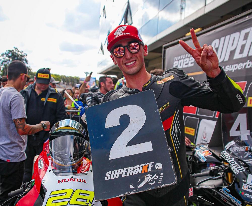 Pedro Sampaio assume a ponta da tabela do SuperBike Brasil