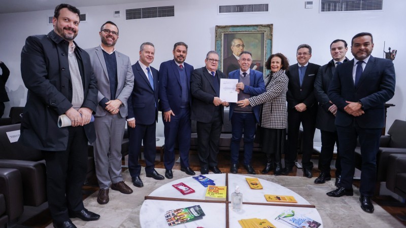 Ato na Assembleia Legislativa marcou a entrega do PLDO, com presença do governador Ranolfo e das demais autoridades dos Poderes - Foto: Felipe Dalla Valle / Palácio Piratini