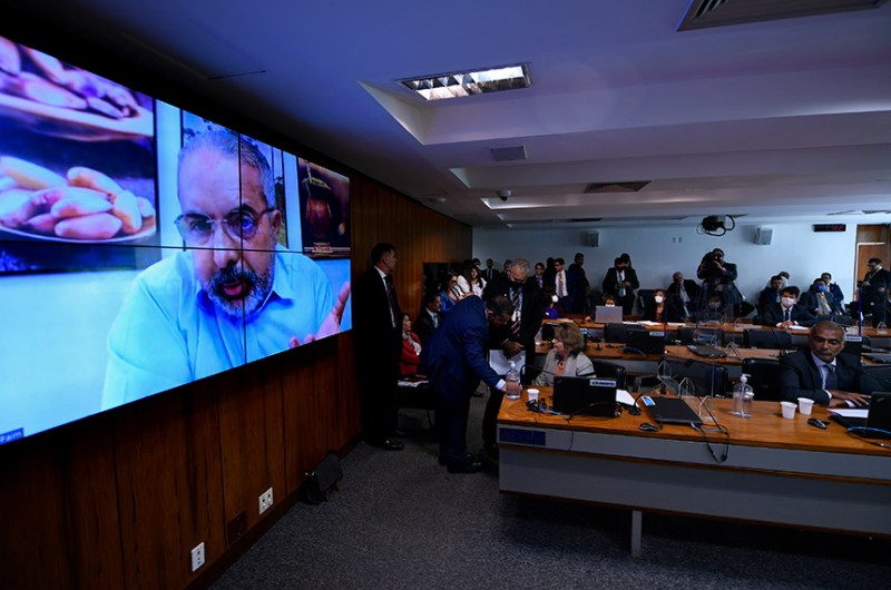 Paulo Paim (telão) relatou o projeto - Edilson Rodrigues/Agência Senado