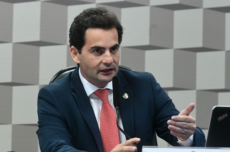O senador afirmou que é preciso aprovar um projeto que regulamente a concessão de descontos nas contas de energia para compensar a bitributação que favoreceu distribuidoras por meio de cobranças indevidas do PIS/Cofins - Geraldo Magela/Agência Senado