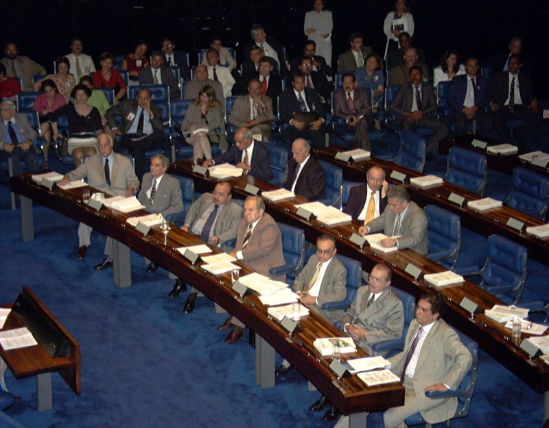 Plenário do Senado na aprovação da Lei da Responsabilidade Fiscal, em 2000: página exibe as principais coberturas da Agência desde sua criação, em 1997 - Jane de Araújo/Agência Senado