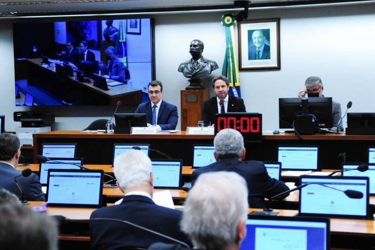 Deputados cobram posição mais ativa do Brasil em relação à guerra na Ucrânia