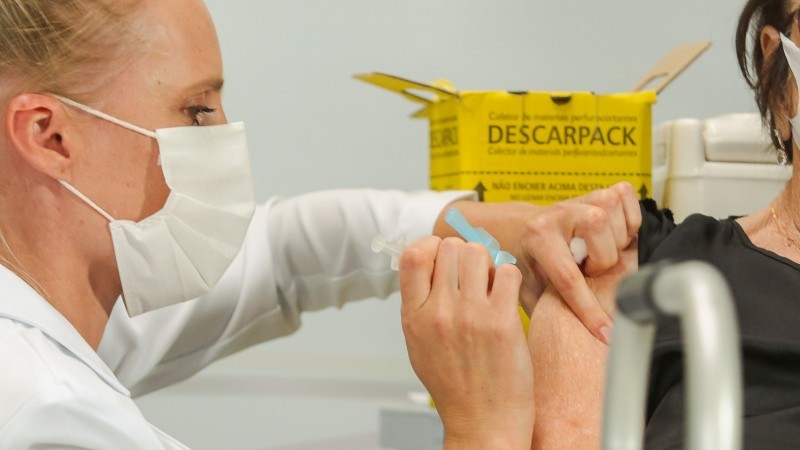 Segundo reforço (quarta dose) deve ser feito quatro meses após o primeiro (terceira dose) - Foto: Felipe Dalla Valle / Palácio Piratini / Arquivo