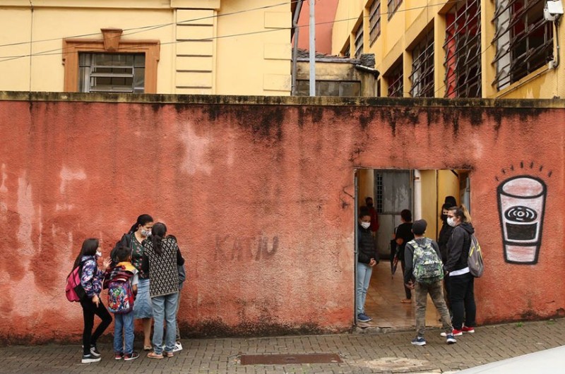 A comunidade escolar tem enfrentado dificuldades na volta ao ensino presencial depois de dois anos em um conturbado sistema de ensino via internet - Rovena Rosa/Agência Brasil