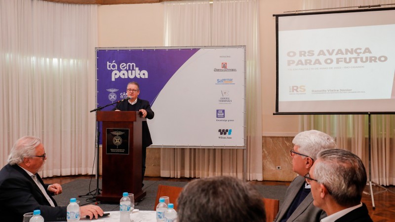 Ranolfo apresenta a palestra 