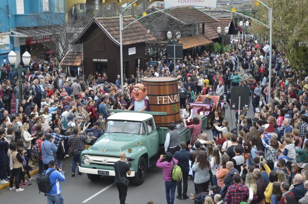 Desfile temático deve reunir milhares de pessoas na tarde deste domingo, 22 de maio - Foto: Exata comunicação