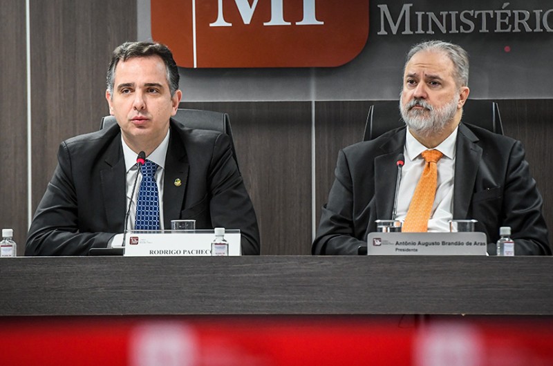 Pacheco e Aras na solenidade de assinatura do acordo - Agência Senado