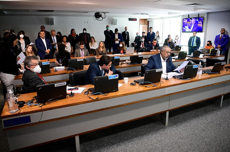 Paulo Rocha (1º à esq.) relatou o projeto - Pedro França/Agência Senado