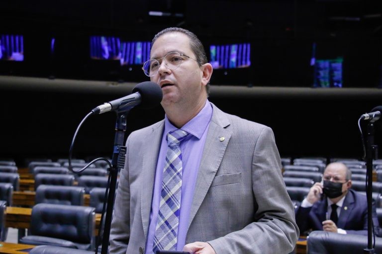 Santana: pedir comprovante de endereço dificulta acesso à justiça de pessoas mais pobres - (Foto: Marina Ramos/Câmara dos Deputados)