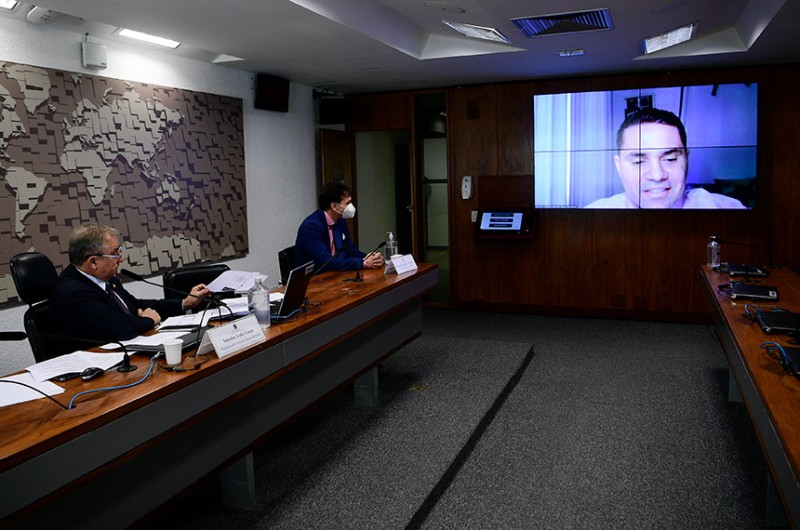 O senador Izalci Lucas (à esq.) comandou audiência da Comissão Senado do Futuro - Pedro França/Agência Senado