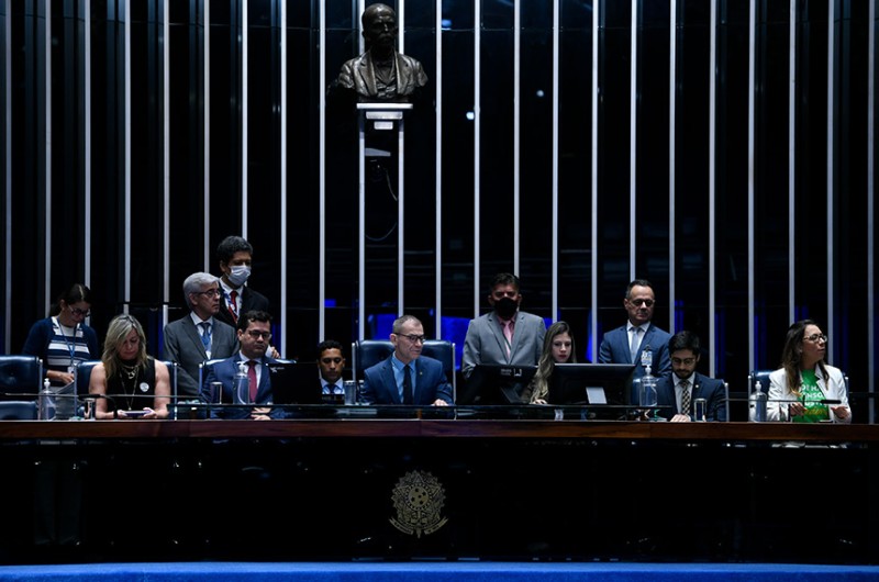 Autor do requerimento para a homenagem, Contarato (C) comandou a sessão - Geraldo Magela/Agência Senado