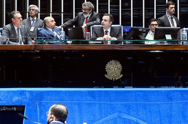 O relator da medida, Carlos Fávaro (à esq.), com Izalci Lucas, Paulo Rocha e Rodrigo Pacheco na sessão desta quinta - Geraldo Magela/Agência Senado