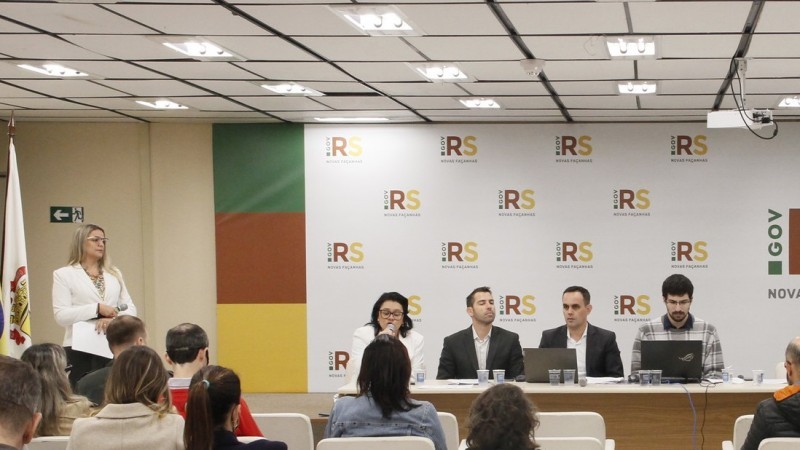 Audiência, no auditório no centro administrativo, também teve transmissão ao vivo pelo Youtube - Foto: Laiz Flores / Ascom SPGG