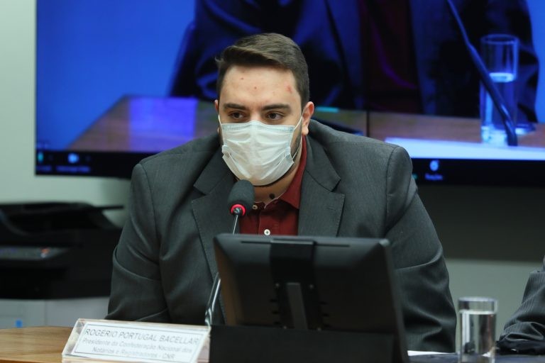 Francischini: objetivo é evitar que consumidor tenha que adquirir pacote de dados para acessar FM - (Foto: Cleia Viana/Câmara dos Deputados)