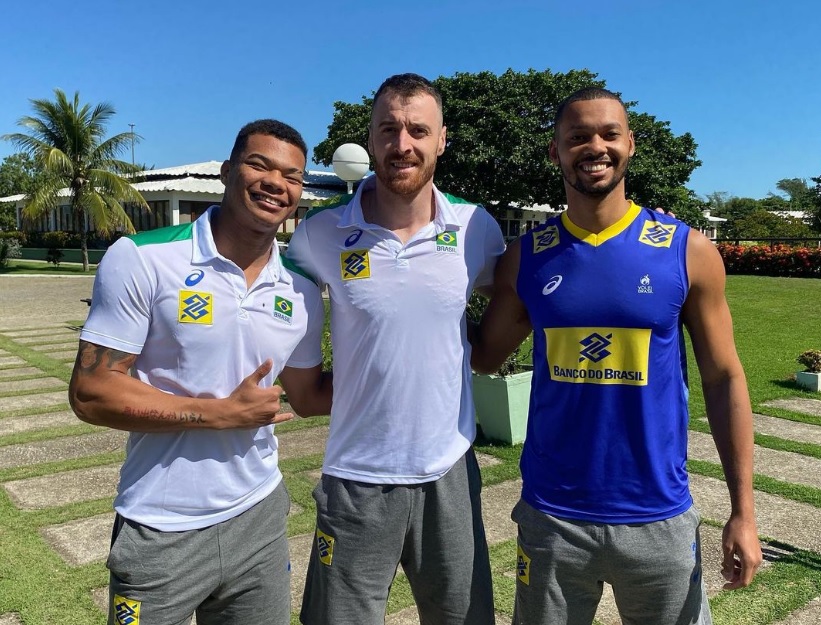 Franco Paese ao lado dos opostos Darlan Souza e Alan Souza/Foto: CBV/Divulgação