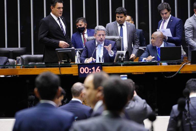 Arthur Lira preside a sessão do Plenário - (Foto: Pablo Valadares/Câmara dos Deputados)