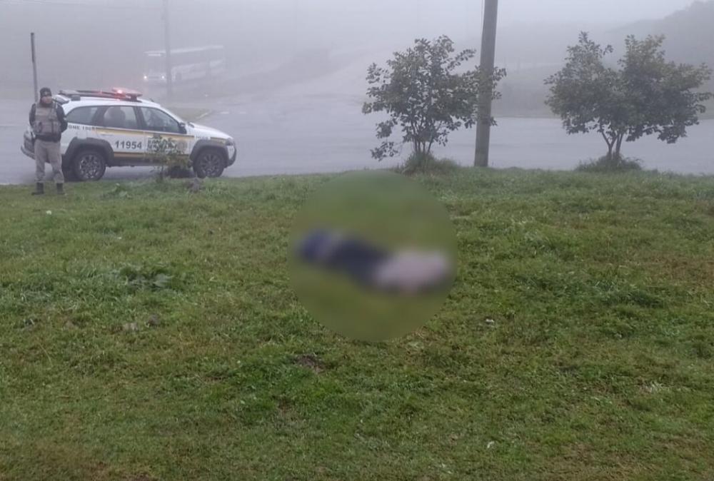 Homem é encontrado morto em terreno baldio em Farroupilha