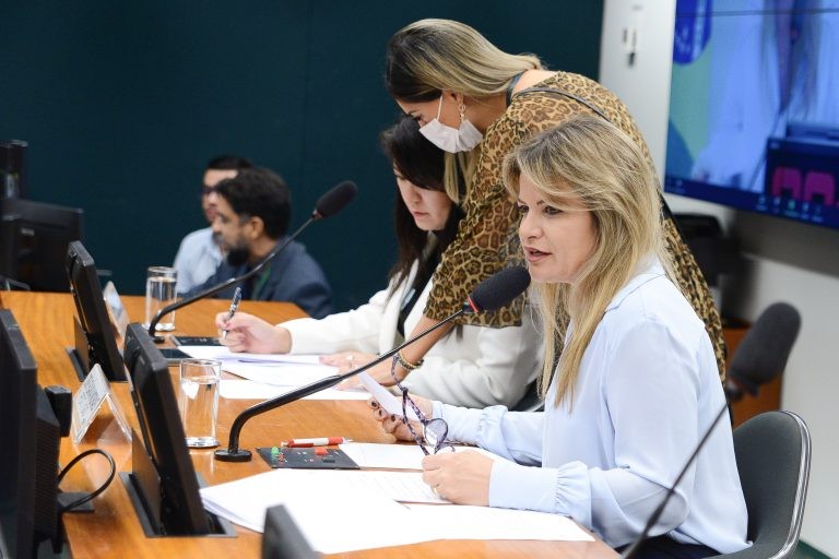 Flávia Morais: realização do exame depende de interesses da vítima - (Foto: Paulo Sergio/Câmara dos Deputados)