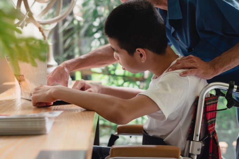 Comissão debate capacitação de profissionais para apoio a pessoas com deficiência nas escolas