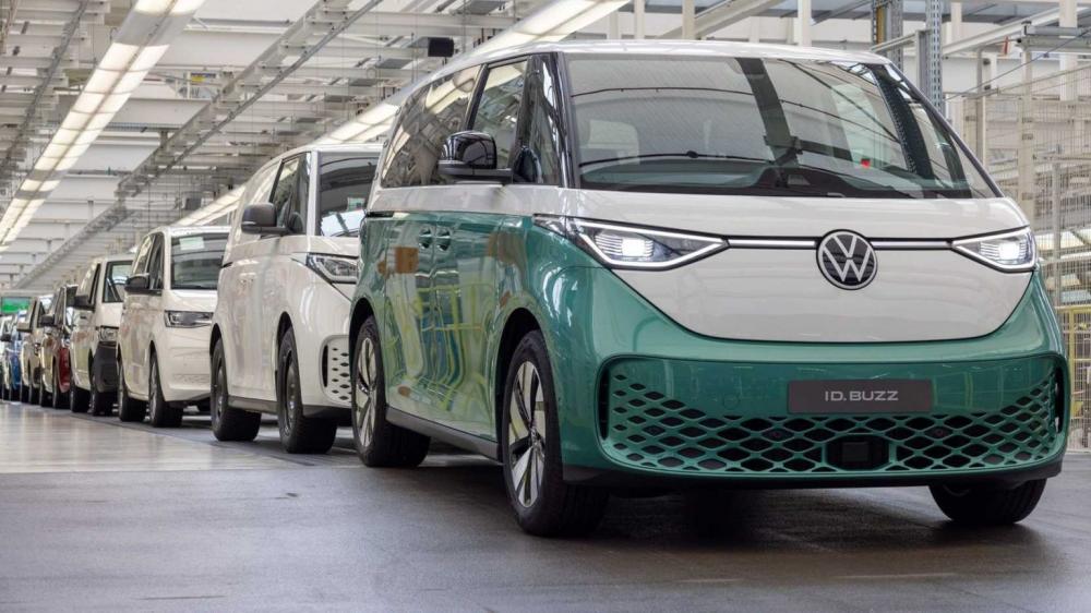 Volkswagen começa a produzir a nova Kombi para venda aos usuários