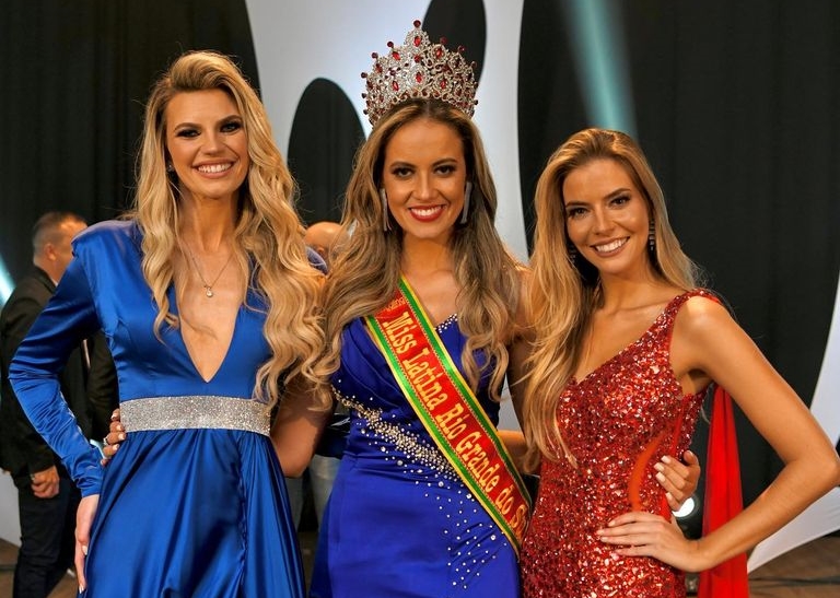 Betina (no centro) irá representar o Rio Grande do Sul no Miss Brasil Latina em 2023 - Foto: Miss Latina RS/Divulgação