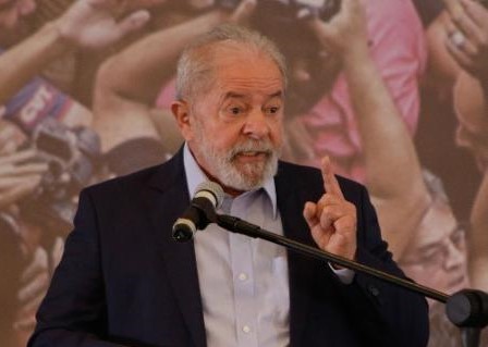 Ex-presidente é considerado assintomático e está bem de saúde