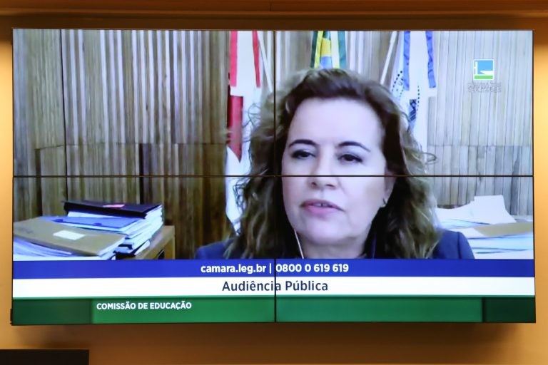 Sandra Almeida, reitora da UFMG: 