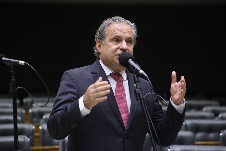 Deputado Tadeu Alencar, relator do projeto na CCJ - (Foto: Paulo Sérgio/Câmara dos Deputados)
