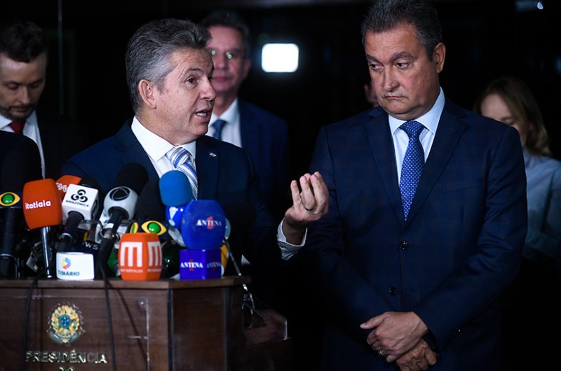 Os governadores de Mato Grosso, Mauro Mendes, e da Bahia, Rui Costa, em entrevista após a reunião - Geraldo Magela/Agência Senado