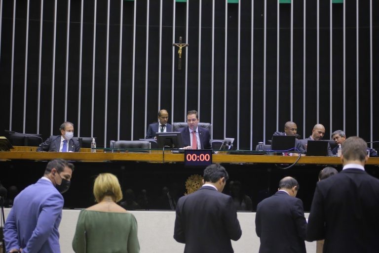 Câmara aprova projeto que impede cobrança de ICMS sobre custo adicional de energia; acompanhe