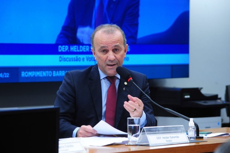 Salomão diz esperar que o CNJ se sensibilize com as recomendações do relatório - (Foto: Billy Boss/Câmara dos Deputados)