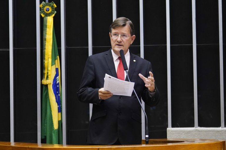 José Ricardo recomendou a aprovação do texto - (Foto: Pablo Valadares/Câmara dos Deputados)