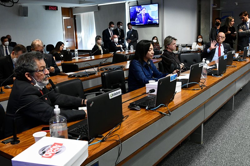 Na reunião da CRA, Paulo Rocha e Eliziane Gama defenderam mais debates e análise aprofundada da proposta - Geraldo Magela/Agência Senado