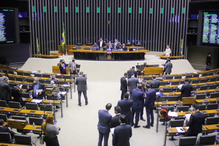 Deputados aprovam regime de urgência para quatro projetos