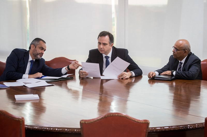 Rodrigo Pacheco, no exercício da Presidência da República, despacha no Planalto, nesta quinta-feira (9) - Pedro Gontijo/Senado Federal