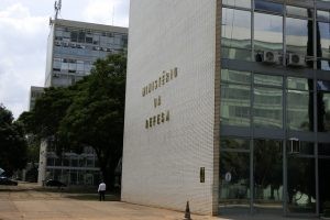 Medida provisória altera definição de Empresa Estratégia de Defesa