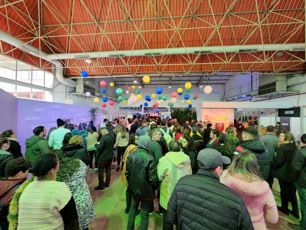 População foi em massa neste domingo conferir as atrações da ExpoBento/Fenavinho