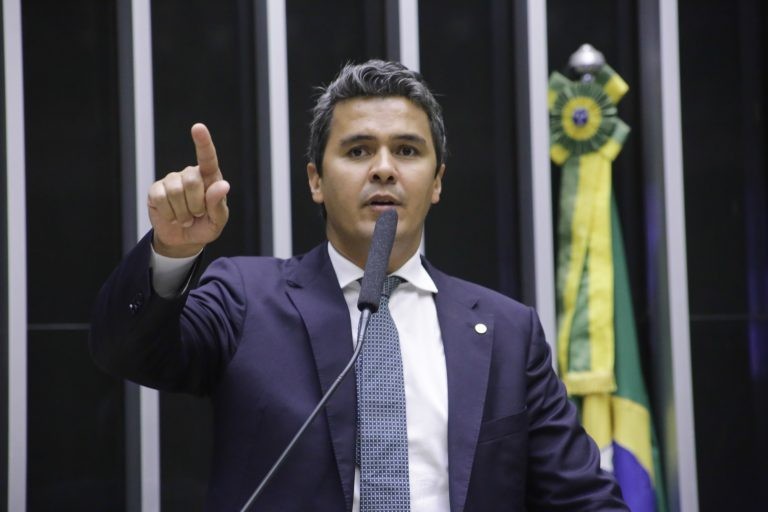 Garcia: mulheres são metade dos estudantes do EJA - (Foto: Paulo Sérgio/Câmara dos Deputados)