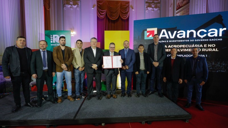 Governador Ranolfo e secretário Domingos Velho Lopes conduziram a apresentação do projeto e o ato de assinatura no Piratini - Foto: Itamar Aguiar / Palácio Piratini