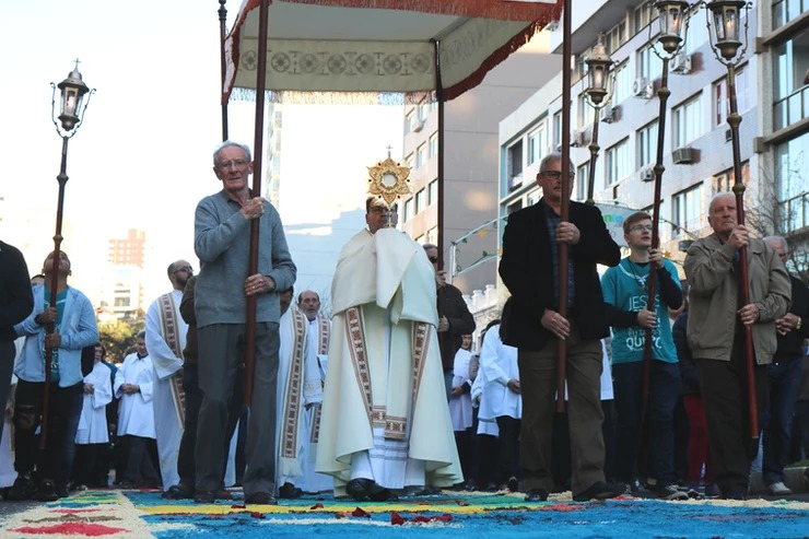 Corpus Christi: confira o que muda no trânsito e no funcionamento da prefeitura de Bento