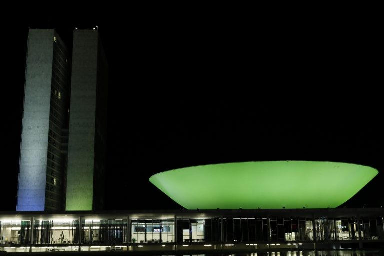 O Congresso costuma ganhar iluminação colorida em datas especiais - (Foto: Cleia Viana/Câmara dos Deputados)