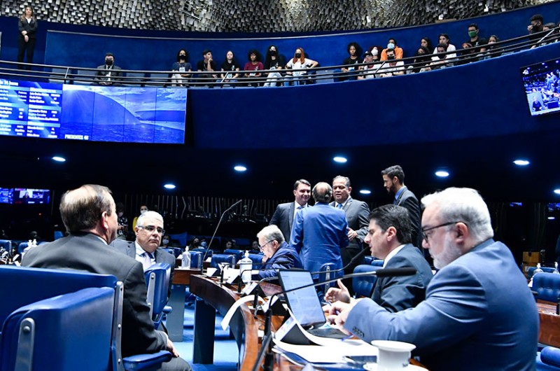 Plenário votou o PLP 18/2022, que limita o ICMS sobre os combustíveis, em sessão extraordinária, na segunda (13) - Waldemir Barreto/Agência Senado